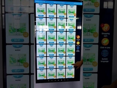 Metall 55 Zoll-Touch Screen Getränk-Automat für Turnhallen-Bank-Schule mit Aufzugs-Korridor