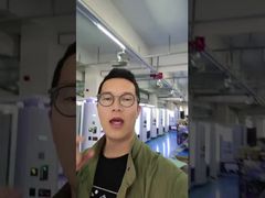 Praktischer Schnellimbiss-Automat mit Mikrowelle