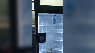 KI-intelligenter Kühlschrank im Lager in den USA