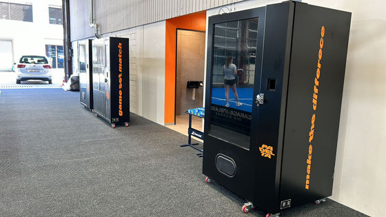 Sportclubs Fitnessraum Vermietung Automaten mit Kartenleser zum Vermieten von Padel-Raketen Tennisgeräte
