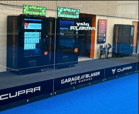 Markenbildschirm Automaten mit Kartenleser Aufzug für Snacks Flasche Getränke Energie Nahrung im Fitnessstudio