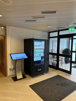 55-Zoll-Full-Touch-Bildschirm-Pokémon-Vending-Maschine mit Kartenleser