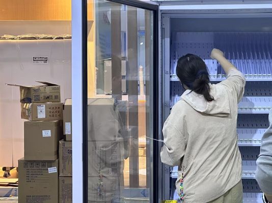 Vorbestellen und holen Sie Ihre Medikamente jederzeit mit unserem 24/7 Apotheken Automaten