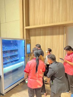 Vorbestellen und holen Sie Ihre Medikamente jederzeit mit unserem 24/7 Apotheken Automaten
