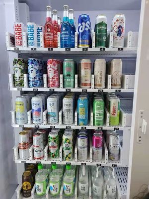 6 Etagen * 10 Schlitze Snack-Food-Verkaufsautomat mit optionalem Heizsystem 50 °C und Kühlsystem 3 °C-20 °C