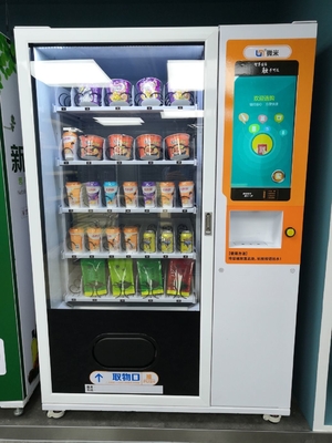 Automat im Malaysia-Schalen-Nudel-Snack-Food-Automaten-Heißwasser-Nudel-intelligenten Verkauf