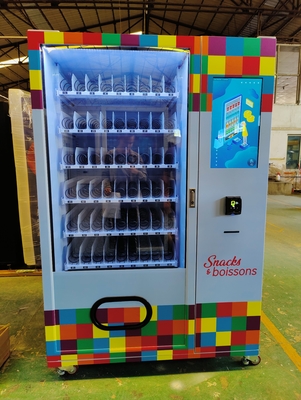 Metallrahmen-kleiner Snack-Food-Automat mit der Werbung des Schirmes