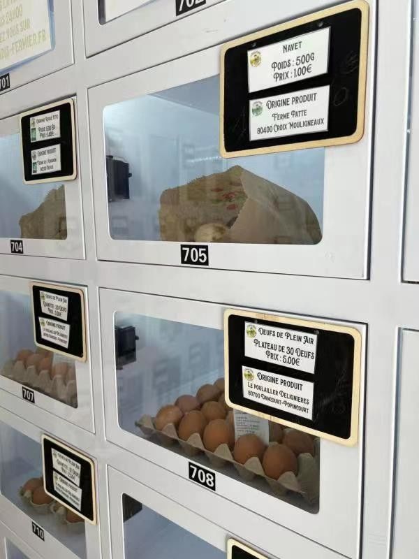 Persönlich angepasste Grafiken Touchscreen Schließfach Automaten mit 21,5 Zoll Display und bequemes Kartenzahlungssystem