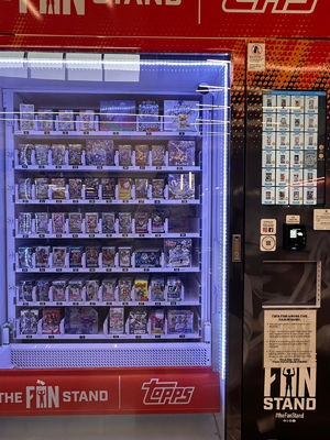 Selbstbedienungsmaschinen mit hoher Kapazität, 21,5 Zoll Touchscreen und 6 Etagen*10 Schlitze Kapazität für Kunden