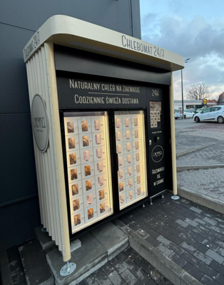 Outdoor-Bäckerei-Verkaufsautomat mit 22-Zoll-Touchscreen und 42 Schließfächern