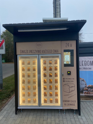 Outdoor-Bäckerei-Verkaufsautomat mit 22-Zoll-Touchscreen und 42 Schließfächern